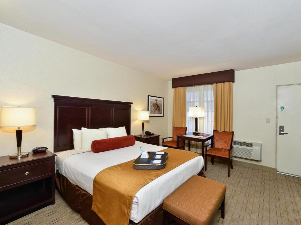 לון פיין Best Western Frontier Motel מראה חיצוני תמונה