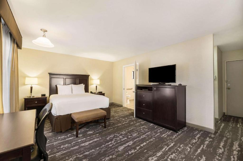 לון פיין Best Western Frontier Motel מראה חיצוני תמונה