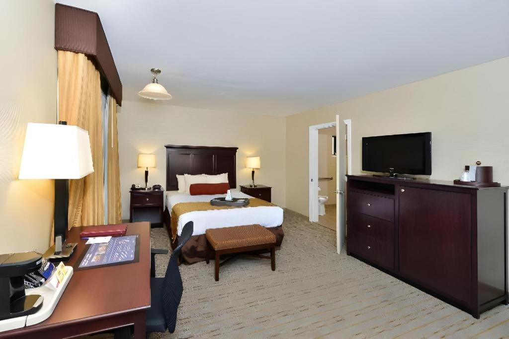 לון פיין Best Western Frontier Motel מראה חיצוני תמונה