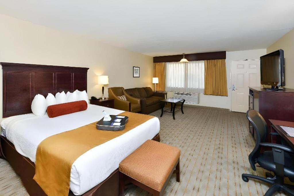לון פיין Best Western Frontier Motel מראה חיצוני תמונה