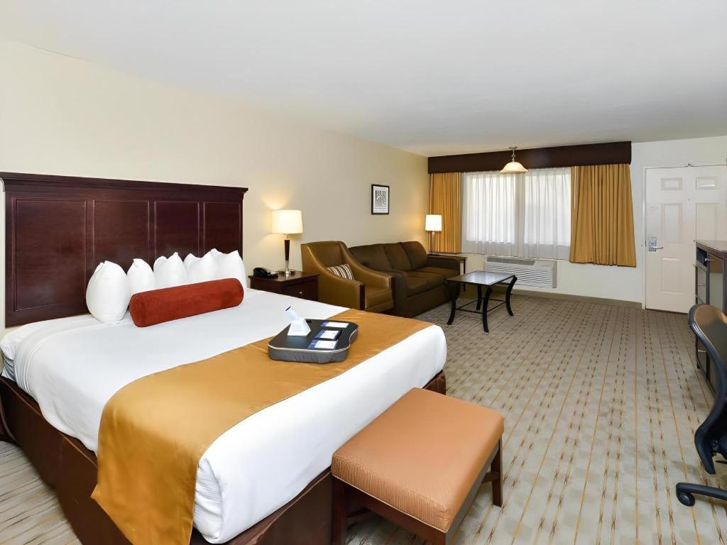 לון פיין Best Western Frontier Motel מראה חיצוני תמונה