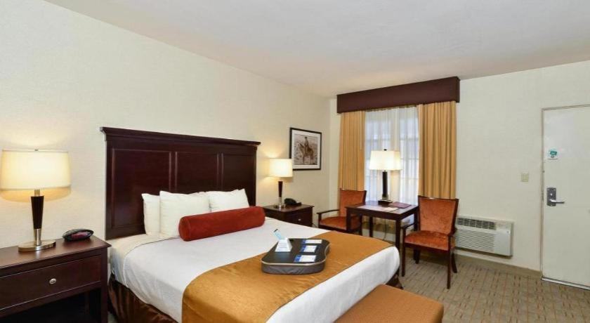 לון פיין Best Western Frontier Motel מראה חיצוני תמונה