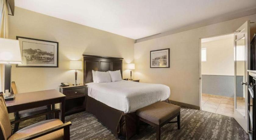 לון פיין Best Western Frontier Motel מראה חיצוני תמונה