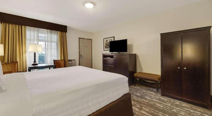 לון פיין Best Western Frontier Motel מראה חיצוני תמונה