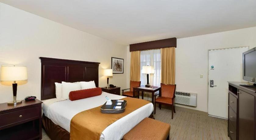 לון פיין Best Western Frontier Motel מראה חיצוני תמונה